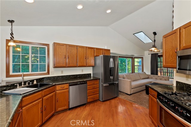 Detail Gallery Image 17 of 51 For 303 S Dart Canyon Rd, Crestline,  CA 92325 - 3 Beds | 2/1 Baths