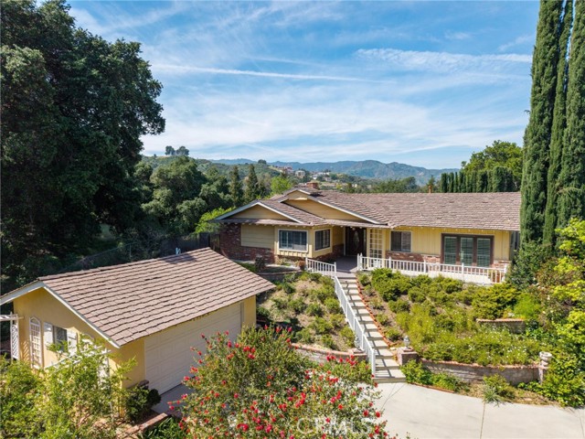 Detail Gallery Image 2 of 47 For 23428 Oakrun Ln, Newhall,  CA 91321 - 4 Beds | 3 Baths