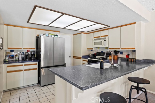 Detail Gallery Image 7 of 22 For 1425 Alpine Ln, Huntington Beach,  CA 92648 - 3 Beds | 2 Baths