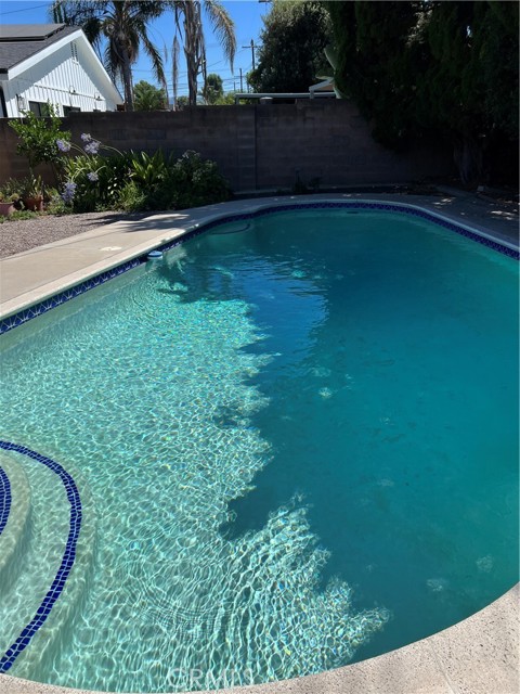 23437 Schoolcroft, West Hills CA: https://media.crmls.org/medias/7b564580-c2a1-4ca3-95ab-c5c8f1b83947.jpg