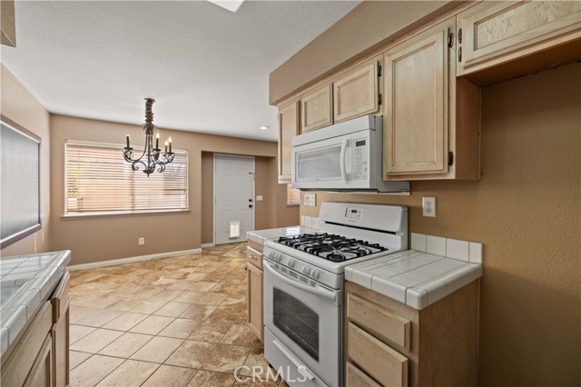 43413 30th W Street, Lancaster CA: https://media.crmls.org/medias/7b5647ce-f14e-4151-8e11-f05a70ffaaca.jpg