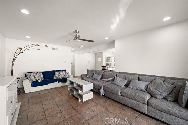 Detail Gallery Image 6 of 37 For 590 Traverse Dr, Costa Mesa,  CA 92626 - 4 Beds | 3 Baths