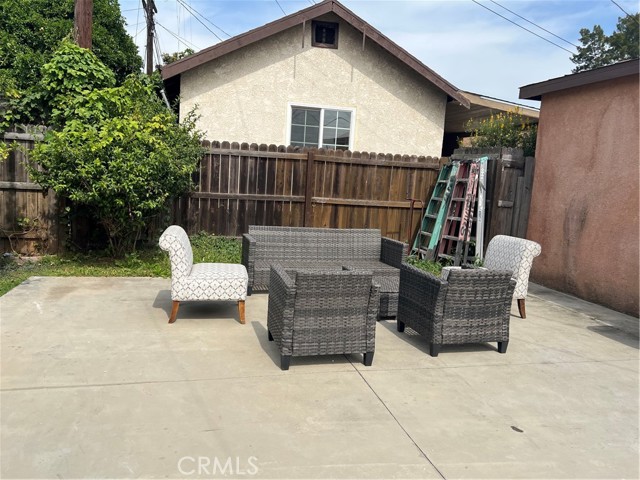 10712 S Hoover Street, Los Angeles CA: https://media.crmls.org/medias/7b56e138-f764-4a9b-bcc6-a3903e117c36.jpg
