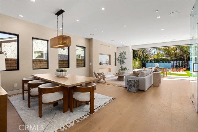 22640 Clarendon Street, Woodland Hills CA: https://media.crmls.org/medias/7b570d5f-f89f-400e-bd40-0054a156e427.jpg