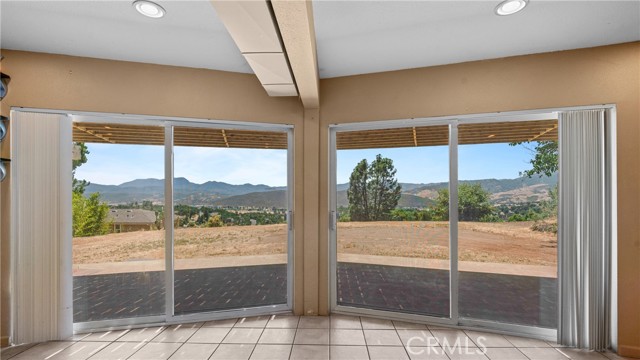 Detail Gallery Image 34 of 69 For 19383 Stonegate Rd, Hidden Valley Lake,  CA 95467 - 4 Beds | 3 Baths