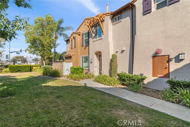 Detail Gallery Image 2 of 40 For 27919 Cactus Ave #C,  Moreno Valley,  CA 92555 - 3 Beds | 2/1 Baths