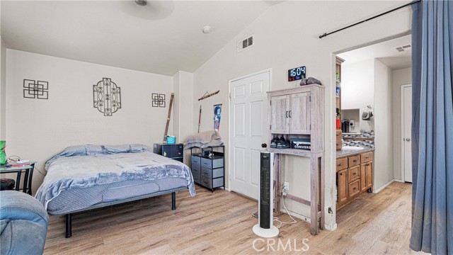 Detail Gallery Image 15 of 36 For 1650 Elmbridge Ln, Hemet,  CA 92545 - 6 Beds | 2/1 Baths