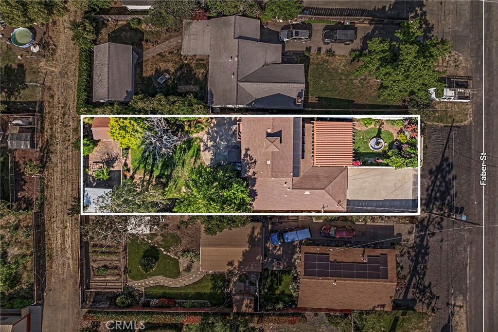 https://media.crmls.org/medias/7b59c58f-94b2-45c5-bcee-d14912283637.jpg?preset=X-Large