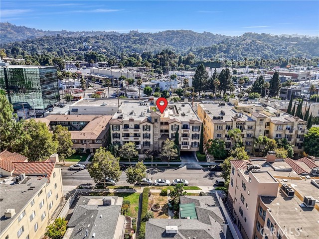 12026 Hoffman Street, Studio City CA: https://media.crmls.org/medias/7b5cdc14-3b7d-4d59-8188-c90aeb31f4d4.jpg
