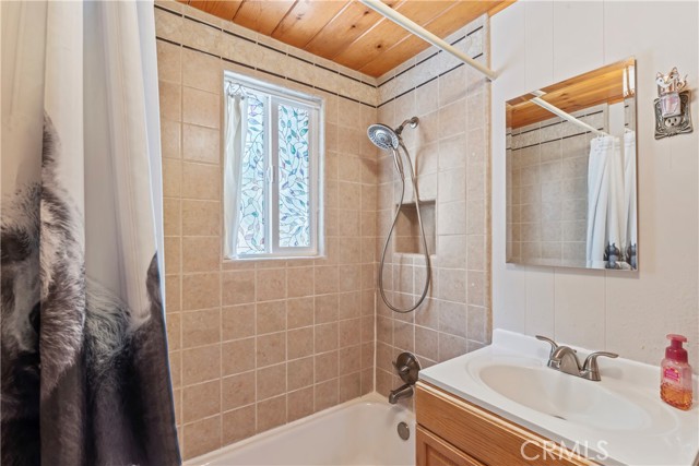 328 Wylerhorn Drive, Crestline CA: https://media.crmls.org/medias/7b5db3e3-6a21-4bbd-814a-e302fbbbd9cb.jpg