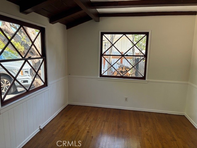 Detail Gallery Image 16 of 22 For 22354 Burbank Bld, Woodland Hills,  CA 91367 - 2 Beds | 1/1 Baths