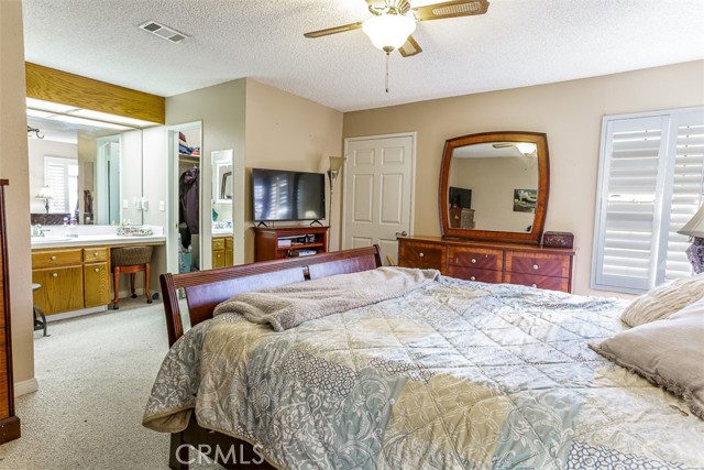 Detail Gallery Image 10 of 26 For 18571 Glenview Ct, Tehachapi,  CA 93561 - 3 Beds | 3/1 Baths