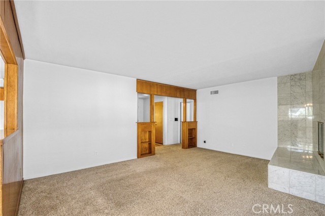 10352 Hayvenhurst Avenue photo 4
