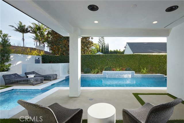 Detail Gallery Image 14 of 31 For 1312 Dover Drive, Newport Beach,  CA 92660 - 4 Beds | 4 Baths