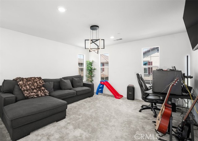 Detail Gallery Image 22 of 50 For 2502 Gunner Ridge Way, Rialto,  CA 92377 - 3 Beds | 2/1 Baths