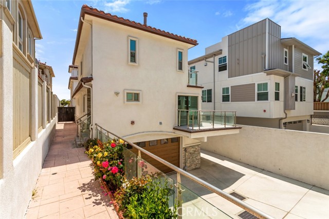 214 Lucia Avenue, Redondo Beach, California 90277, 1 Bedroom Bedrooms, ,2 BathroomsBathrooms,Residential,Sold,Lucia,SB21152089