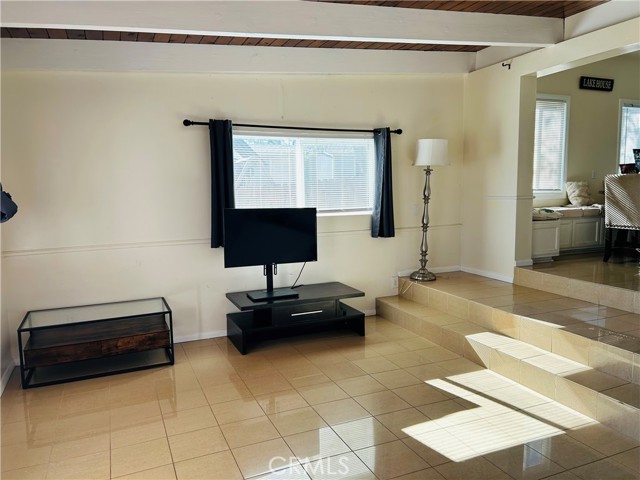 Detail Gallery Image 5 of 11 For 16086 Grand Ave, Lake Elsinore,  CA 92530 - 2 Beds | 2 Baths