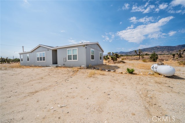 1573 Smoke Tree Road, Pinon Hills CA: https://media.crmls.org/medias/7b60c5f8-9e00-47b0-9dc1-21a50b85122c.jpg