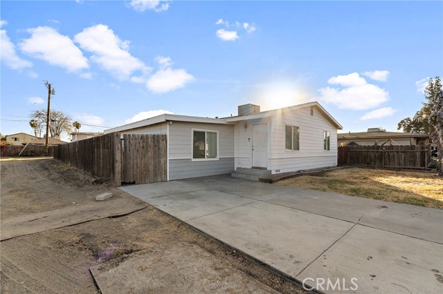 Detail Gallery Image 2 of 19 For 621 E Florinda St, Hanford,  CA 93230 - 3 Beds | 1 Baths