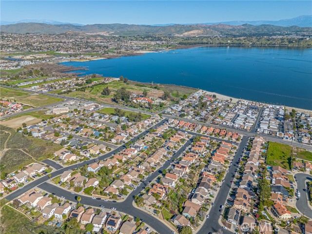 Detail Gallery Image 9 of 35 For 33129 Shoreline Dr, Lake Elsinore,  CA 92530 - 5 Beds | 3 Baths