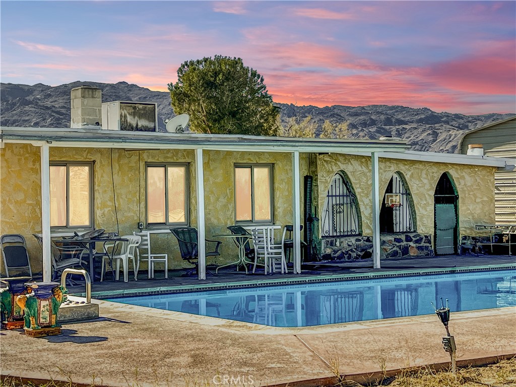 74284 El Paseo Drive