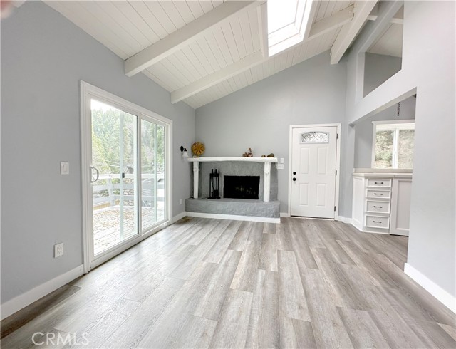 Detail Gallery Image 2 of 49 For 726 Golden, Lake Arrowhead,  CA 92352 - 4 Beds | 2 Baths