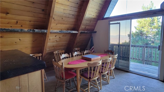 Detail Gallery Image 5 of 16 For 1933 Willow Dr, Running Springs,  CA 92382 - 3 Beds | 2 Baths