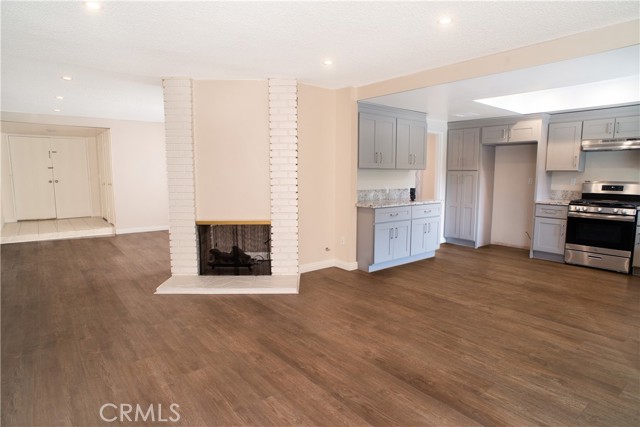 Detail Gallery Image 2 of 13 For 8556 Kelvin Ave, Winnetka,  CA 91306 - 3 Beds | 2 Baths