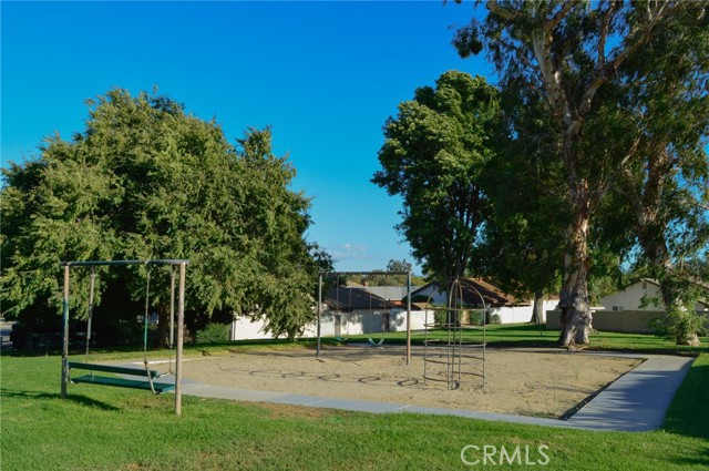 10060 Hillsborough Lane, Riverside CA: https://media.crmls.org/medias/7b62cd65-daf9-4e90-b802-8e1205d4db0d.jpg