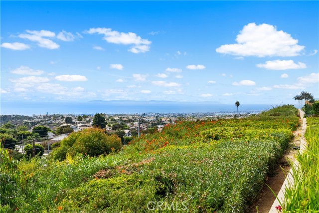 Detail Gallery Image 16 of 37 For 23 San Mateo Way, Corona Del Mar,  CA 92625 - 5 Beds | 3 Baths
