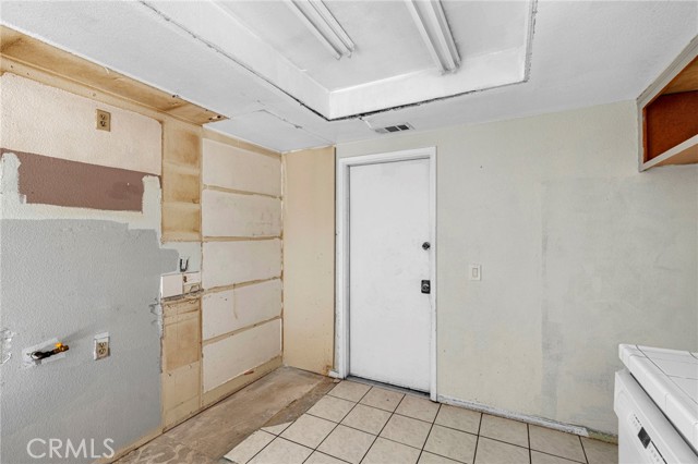 Detail Gallery Image 14 of 22 For 15807 Sitting Bull, Victorville,  CA 92395 - 3 Beds | 2 Baths