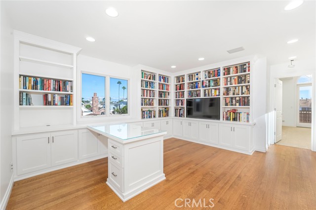 Detail Gallery Image 30 of 42 For 119 Opal Ave, Newport Beach,  CA 92662 - 3 Beds | 2/1 Baths