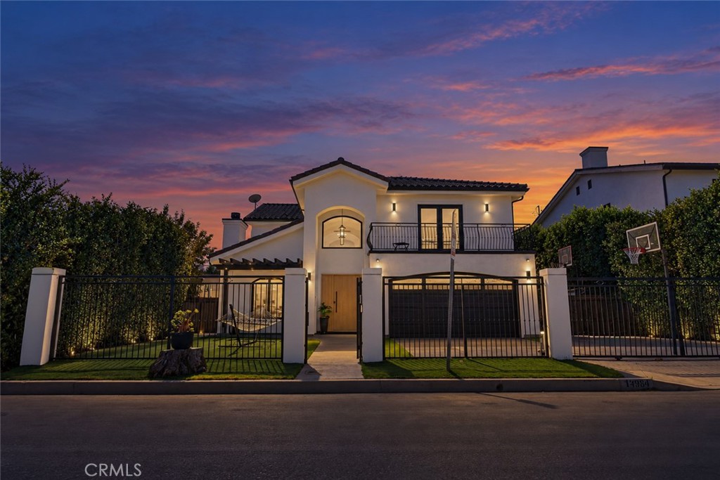 13964 Morrison Street — Modern