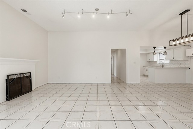 Detail Gallery Image 10 of 47 For 417 S Glenwood Pl., Burbank,  CA 91506 - 5 Beds | 3 Baths