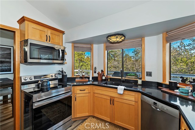 Detail Gallery Image 10 of 56 For 625 San Benito Ln, Lake Arrowhead,  CA 92352 - 3 Beds | 2/2 Baths