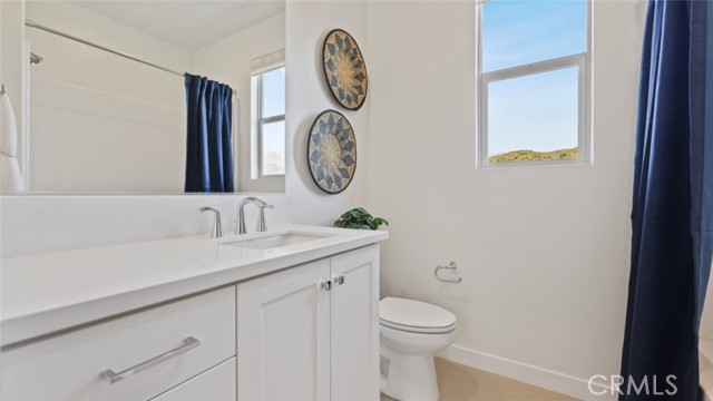 Detail Gallery Image 18 of 27 For 410 Checkerbloom Ln, Santa Paula,  CA 93060 - 4 Beds | 3/1 Baths