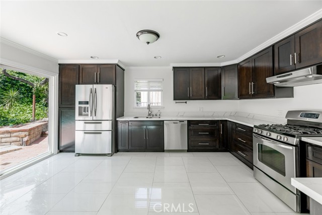 Detail Gallery Image 18 of 41 For 24526 Calvert St, Woodland Hills,  CA 91367 - 3 Beds | 3 Baths