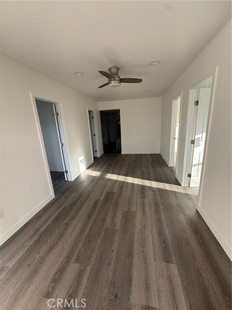 914 E O Street, Wilmington CA: https://media.crmls.org/medias/7b69f0b6-9b18-4780-b0de-a7836a330958.jpg