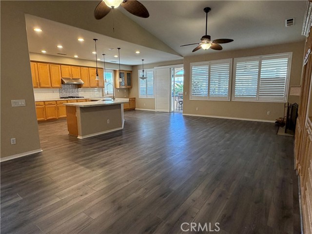 Detail Gallery Image 18 of 27 For 5793 Territory, Corona,  CA 92880 - 4 Beds | 3 Baths