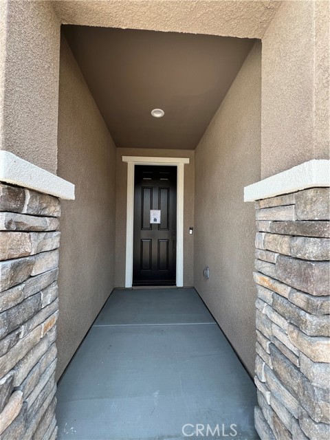 Detail Gallery Image 3 of 29 For 4130 Pioneer Ln, Lake Elsinore,  CA 92530 - 4 Beds | 3 Baths