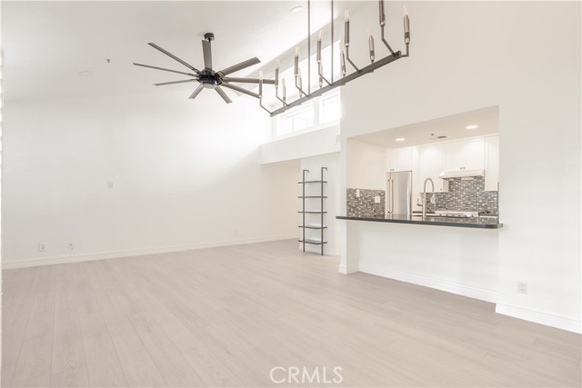 Detail Gallery Image 12 of 42 For 240 Nice #302,  Newport Beach,  CA 92663 - 2 Beds | 1/1 Baths