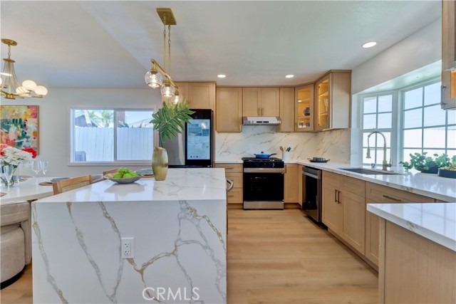 Detail Gallery Image 10 of 63 For 19691 Canberra Ln, Huntington Beach,  CA 92646 - 5 Beds | 3 Baths