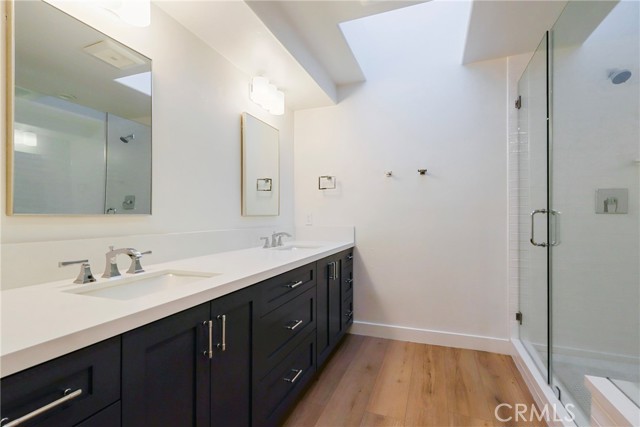 Detail Gallery Image 14 of 22 For 1 Malaga, Manhattan Beach,  CA 90266 - 2 Beds | 2 Baths