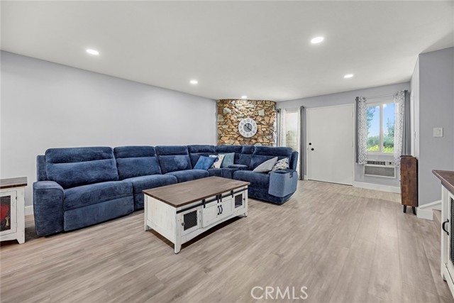 Detail Gallery Image 6 of 29 For 313 N Acacia #C, Fullerton,  CA 92831 - 2 Beds | 1/1 Baths