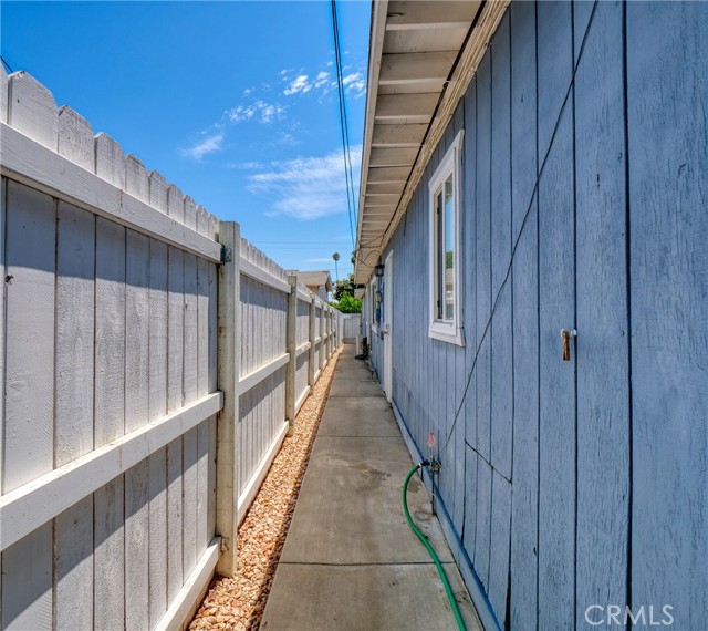 401 E Cherry Avenue, Monrovia CA: https://media.crmls.org/medias/7b6d91da-c158-431f-941c-d3af876a7a6f.jpg