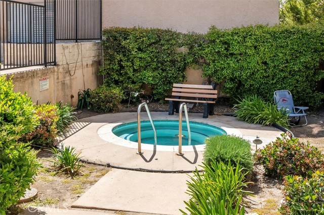 Detail Gallery Image 31 of 34 For 5461 Newcastle Ave #8,  Encino,  CA 91316 - 2 Beds | 2/1 Baths