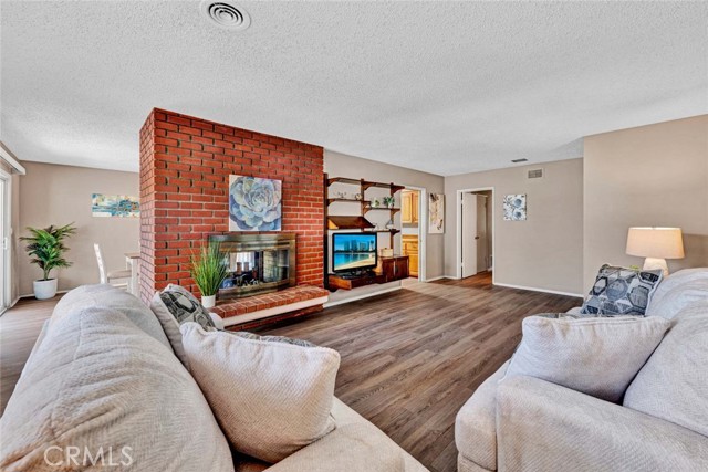 1309 N Linwood Avenue, Santa Ana CA: https://media.crmls.org/medias/7b6f1292-0b69-42b7-a226-7e1525f8b54e.jpg