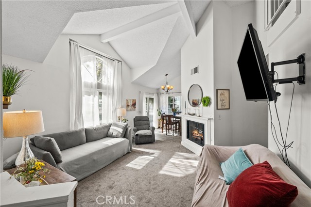 26905 Flo Lane, Canyon Country CA: https://media.crmls.org/medias/7b6f3b2d-ed53-4902-b38f-91900516bbfe.jpg