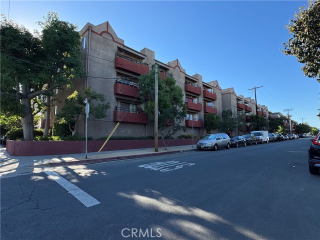 Detail Gallery Image 20 of 21 For 4717 Ben Ave #103,  Valley Village,  CA 91607 - 1 Beds | 1 Baths