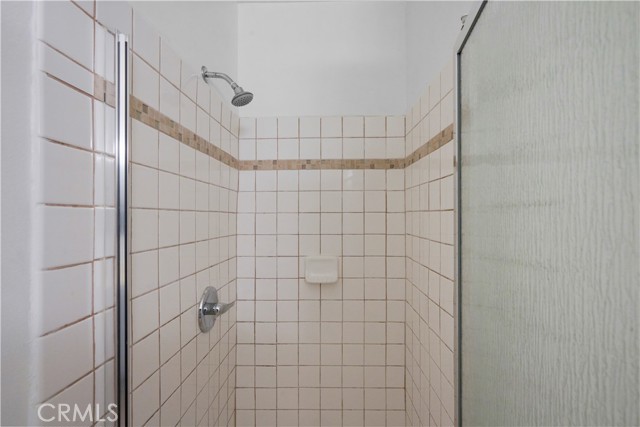 Detail Gallery Image 30 of 47 For 19451 Sherman Way #301,  Reseda,  CA 91335 - 3 Beds | 2/1 Baths